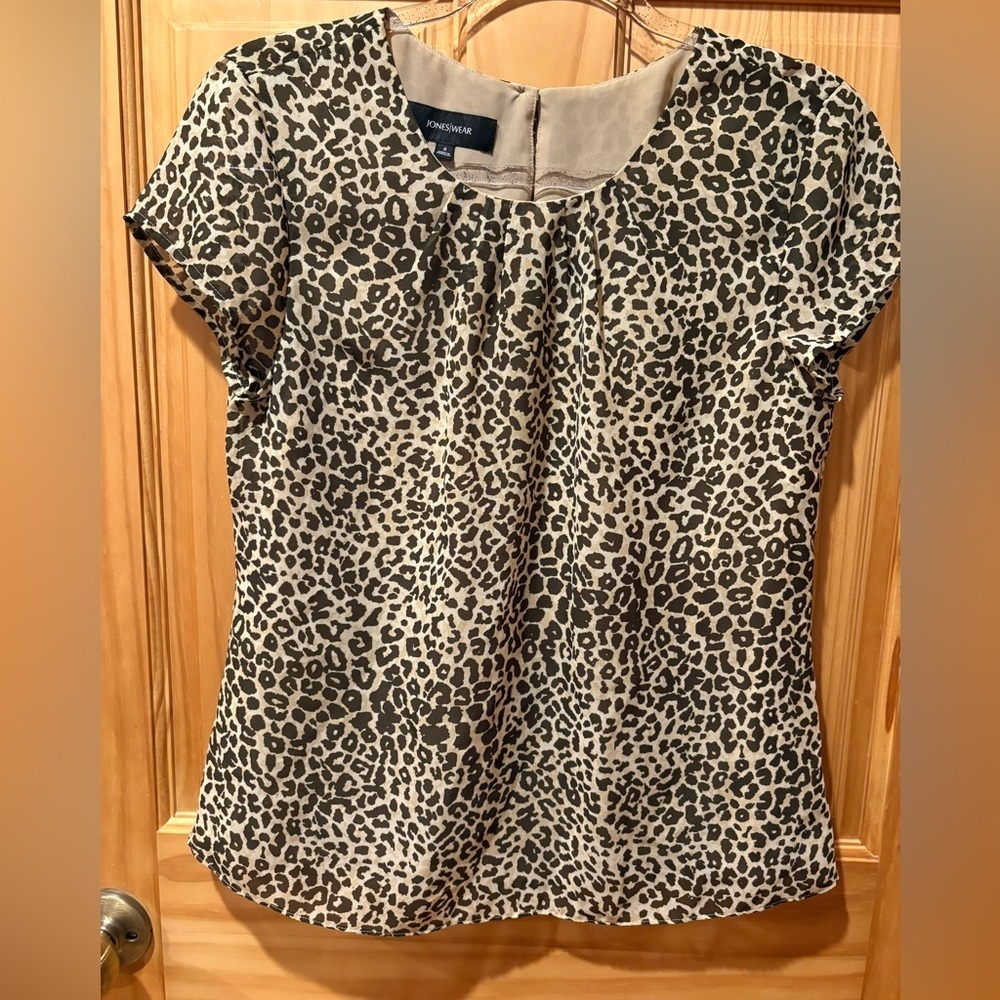 Jones Wear women's top with a leopard print size 4